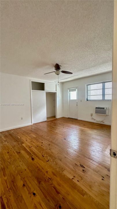 For Sale: $249,000 (1 beds, 1 baths, 675 Square Feet)
