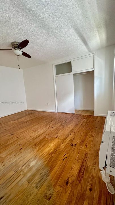 For Sale: $249,000 (1 beds, 1 baths, 675 Square Feet)