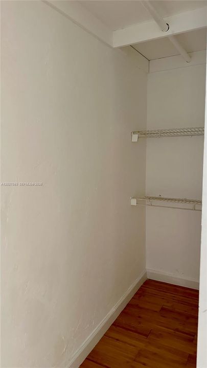 For Sale: $249,000 (1 beds, 1 baths, 675 Square Feet)
