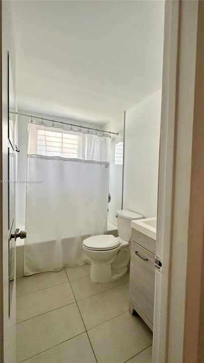 For Sale: $249,000 (1 beds, 1 baths, 675 Square Feet)