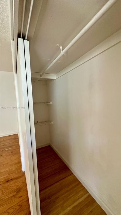 For Sale: $249,000 (1 beds, 1 baths, 675 Square Feet)