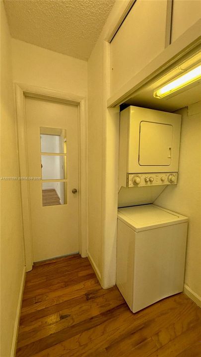 For Sale: $249,000 (1 beds, 1 baths, 675 Square Feet)