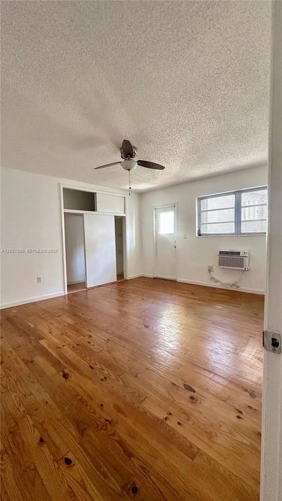 For Sale: $249,000 (1 beds, 1 baths, 675 Square Feet)