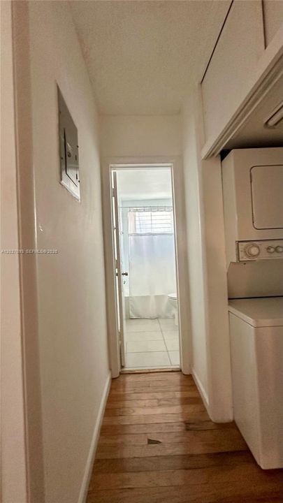 For Sale: $249,000 (1 beds, 1 baths, 675 Square Feet)