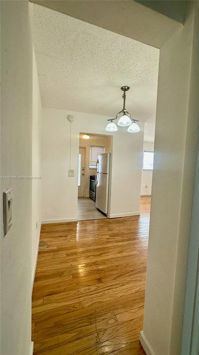 For Sale: $249,000 (1 beds, 1 baths, 675 Square Feet)