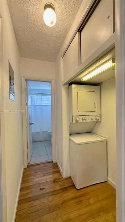 For Sale: $249,000 (1 beds, 1 baths, 675 Square Feet)
