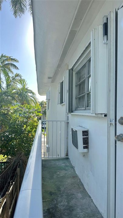 For Sale: $249,000 (1 beds, 1 baths, 675 Square Feet)