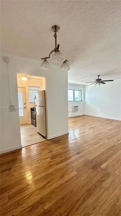 For Sale: $249,000 (1 beds, 1 baths, 675 Square Feet)
