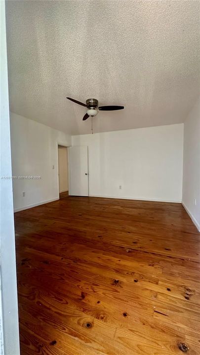 For Sale: $249,000 (1 beds, 1 baths, 675 Square Feet)