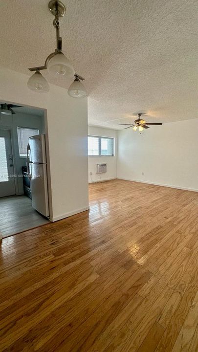For Sale: $249,000 (1 beds, 1 baths, 675 Square Feet)