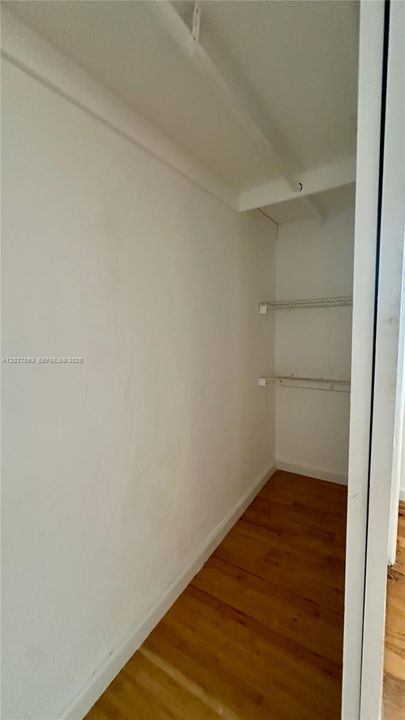 For Sale: $249,000 (1 beds, 1 baths, 675 Square Feet)