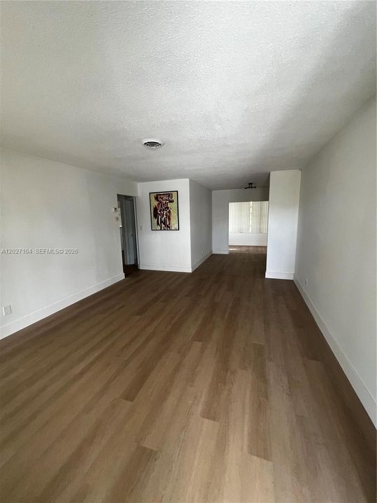 For Sale: $315,900 (2 beds, 1 baths, 1213 Square Feet)