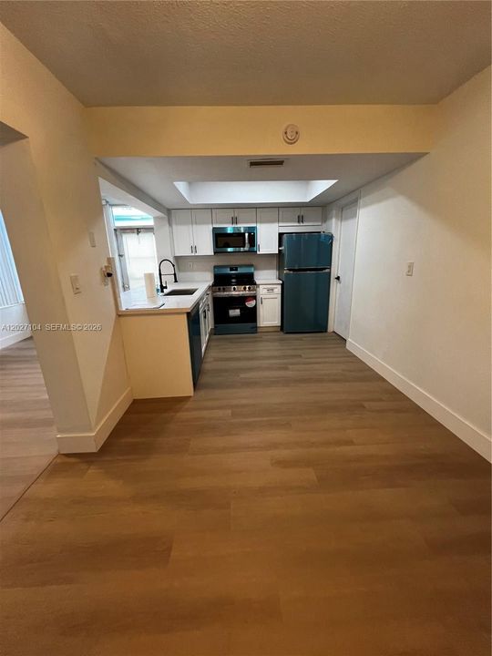 For Sale: $315,900 (2 beds, 1 baths, 1213 Square Feet)