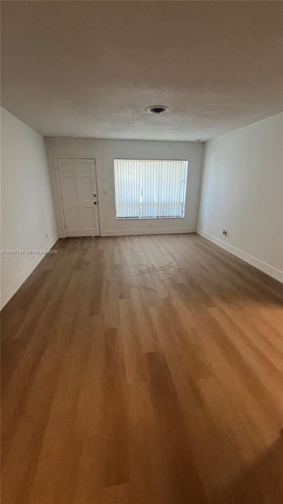 For Sale: $315,900 (2 beds, 1 baths, 1213 Square Feet)