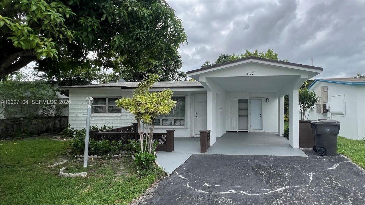 For Sale: $315,900 (2 beds, 1 baths, 1213 Square Feet)