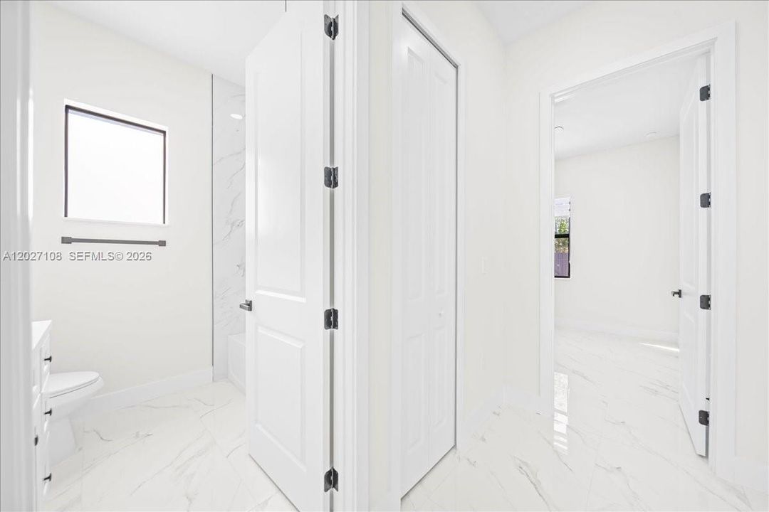 На продажу: $469,900 (4 спален, 2 ванн, 1832 Квадратных фут)