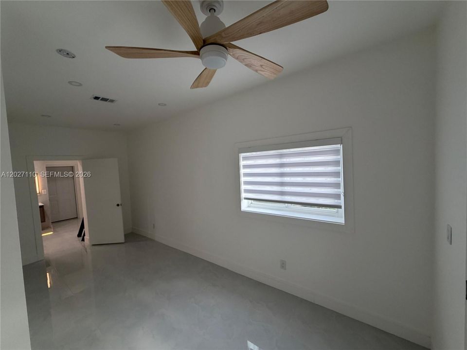 For Sale: $579,999 (3 beds, 3 baths, 1131 Square Feet)