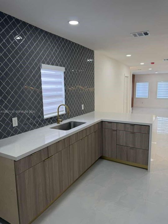 For Sale: $579,999 (3 beds, 3 baths, 1131 Square Feet)