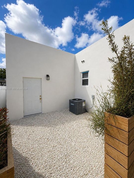 For Sale: $579,999 (3 beds, 3 baths, 1131 Square Feet)