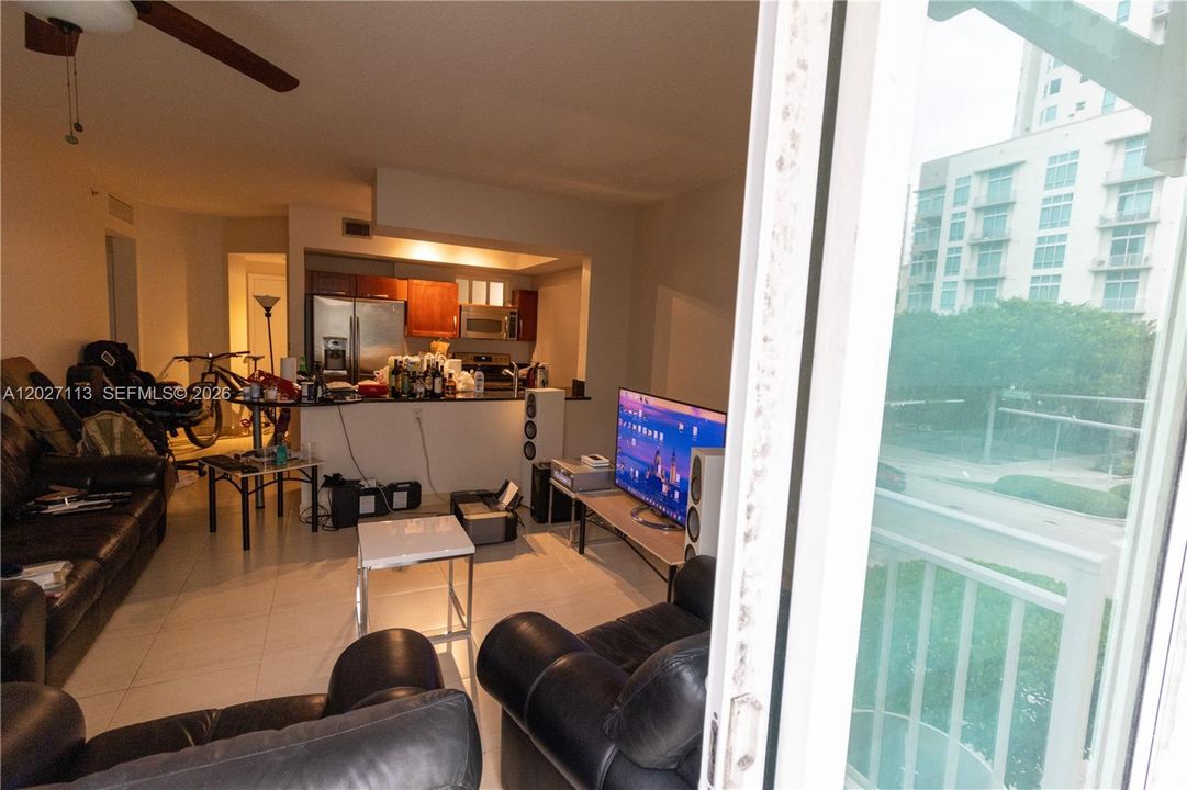 Active With Contract: $400,000 (2 beds, 2 baths, 947 Square Feet)
