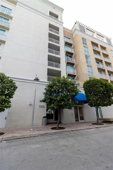 Active With Contract: $400,000 (2 beds, 2 baths, 947 Square Feet)