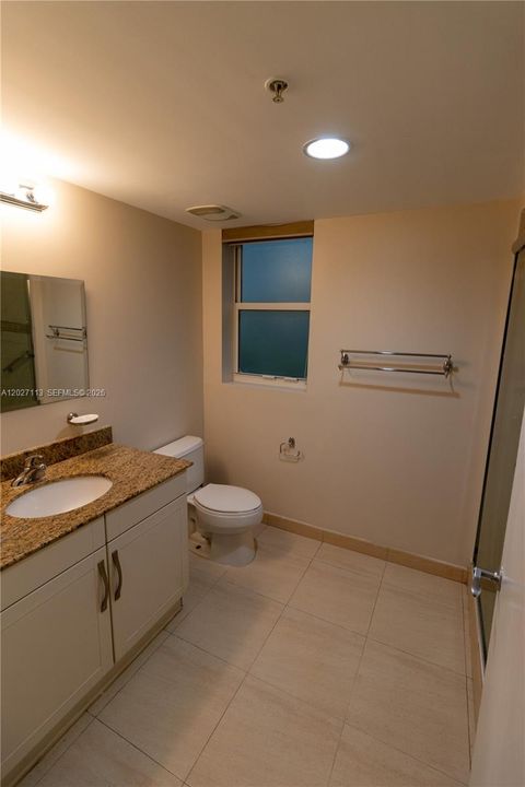 Active With Contract: $400,000 (2 beds, 2 baths, 947 Square Feet)