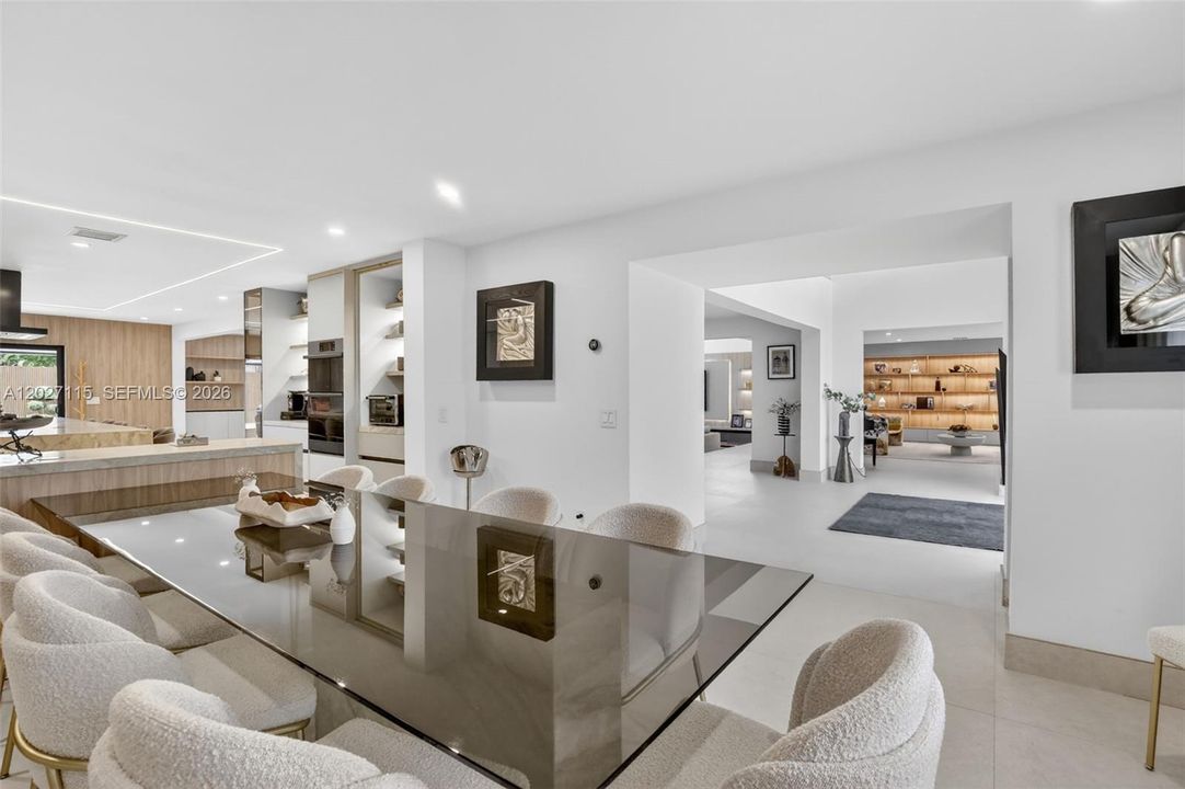 For Sale: $3,975,000 (6 beds, 6 baths, 6472 Square Feet)
