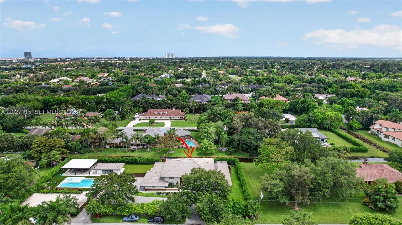 For Sale: $3,975,000 (6 beds, 6 baths, 6472 Square Feet)