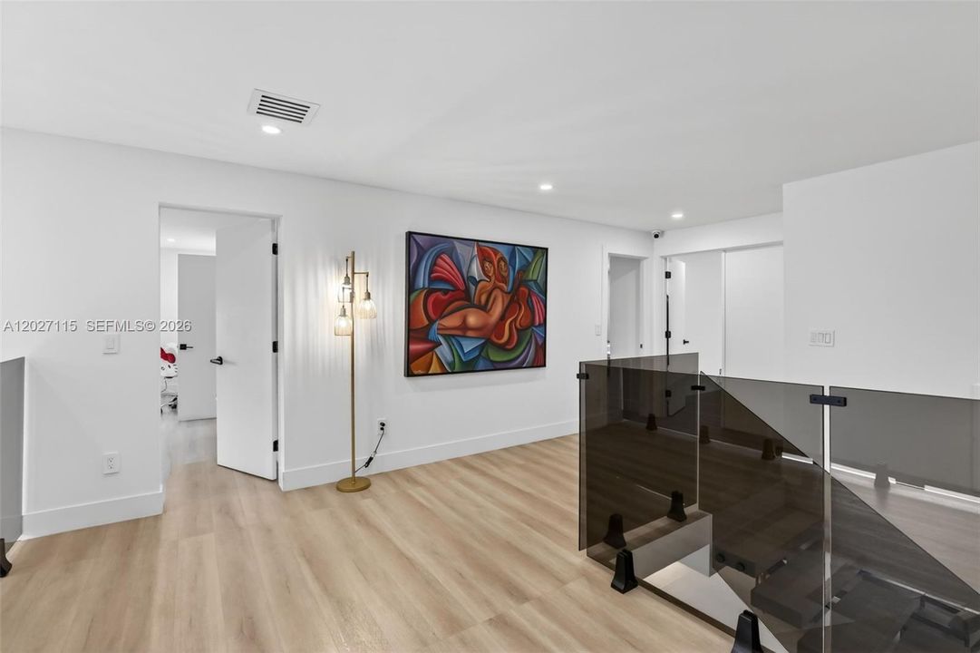 For Sale: $3,975,000 (6 beds, 6 baths, 6472 Square Feet)