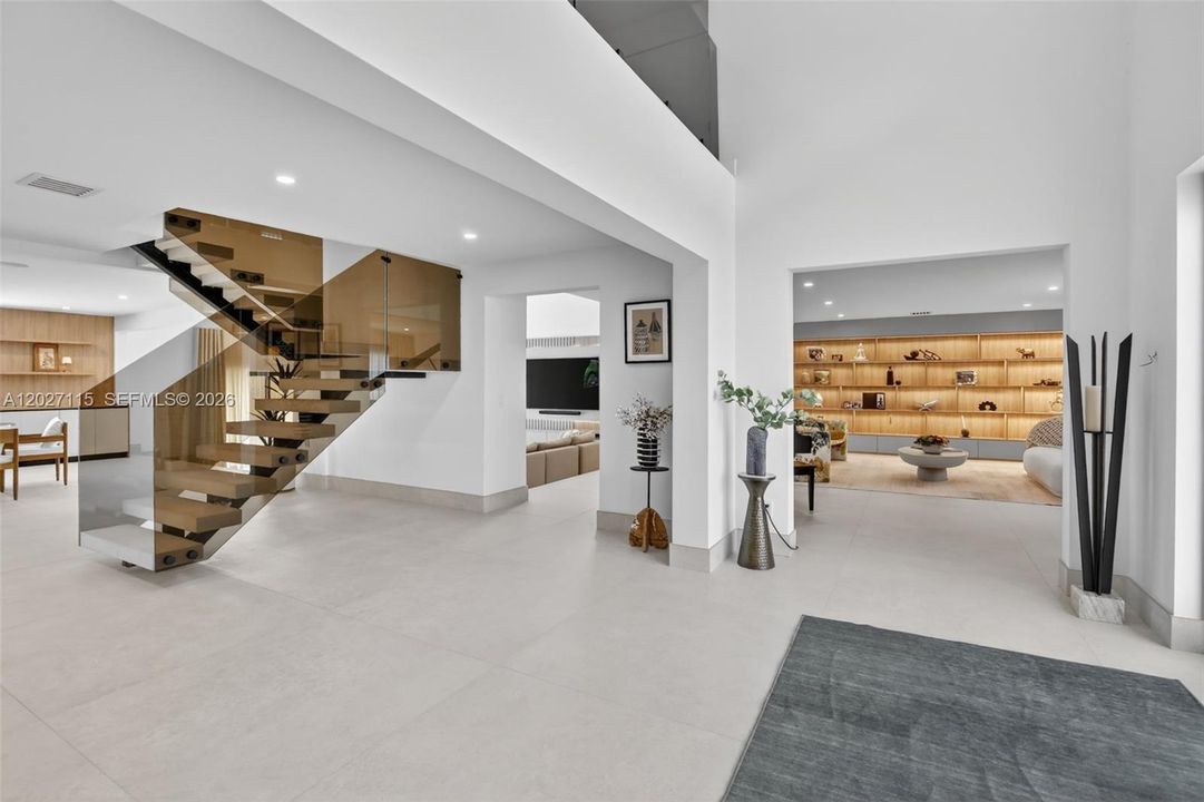 For Sale: $3,975,000 (6 beds, 6 baths, 6472 Square Feet)