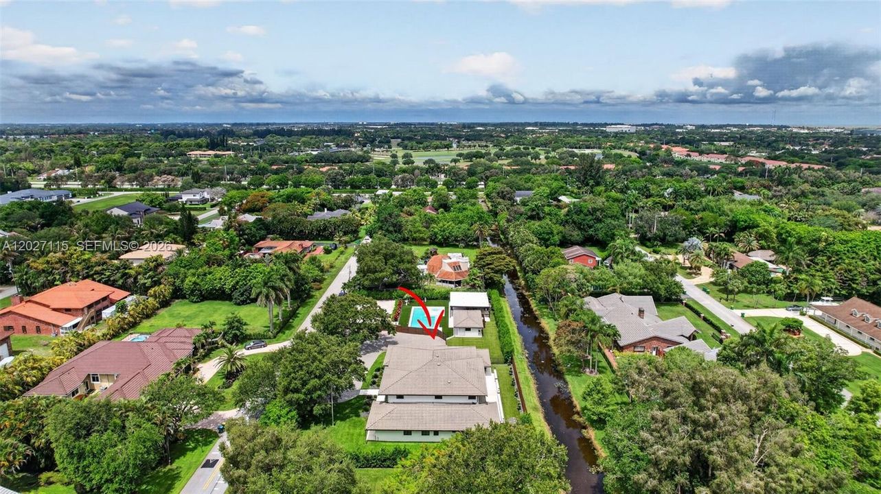 For Sale: $3,975,000 (6 beds, 6 baths, 6472 Square Feet)