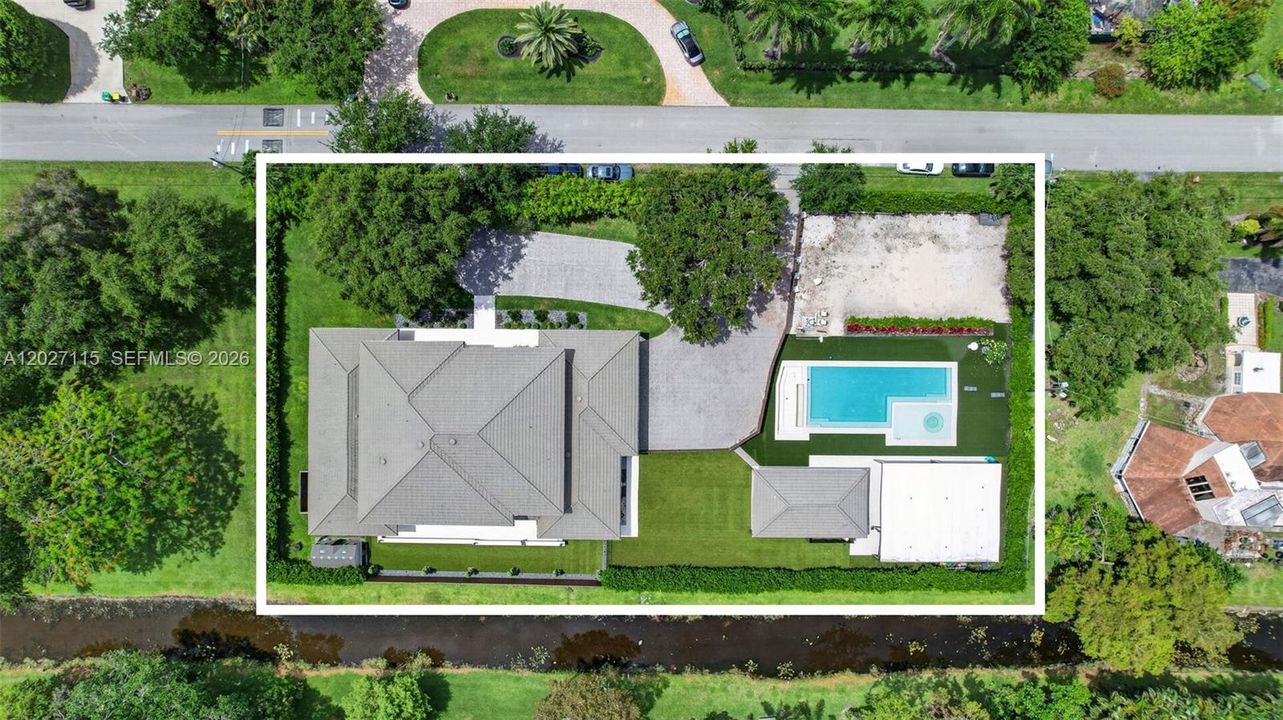 For Sale: $3,975,000 (6 beds, 6 baths, 6472 Square Feet)