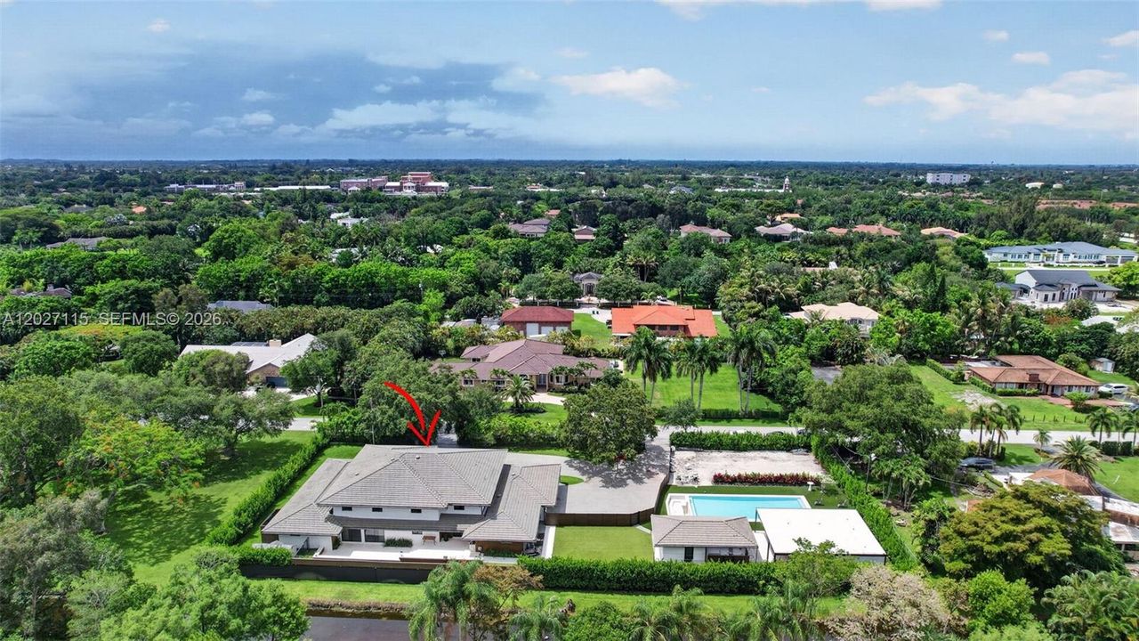 For Sale: $3,975,000 (6 beds, 6 baths, 6472 Square Feet)