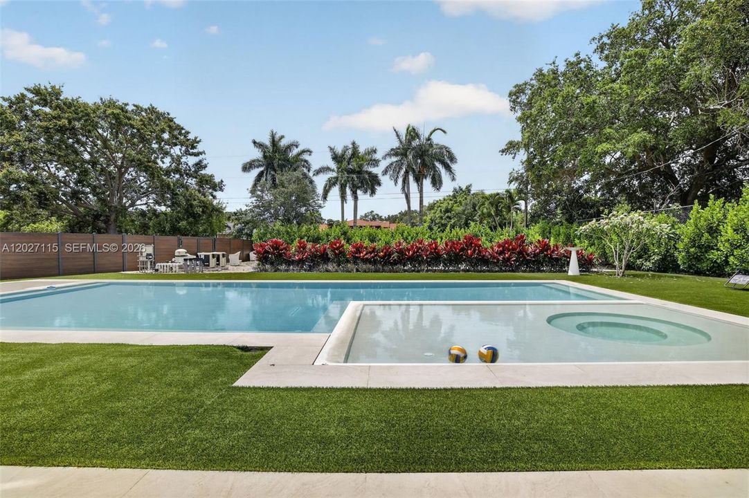 For Sale: $3,975,000 (6 beds, 6 baths, 6472 Square Feet)