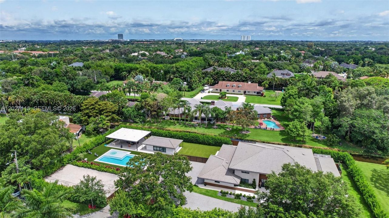 For Sale: $3,975,000 (6 beds, 6 baths, 6472 Square Feet)