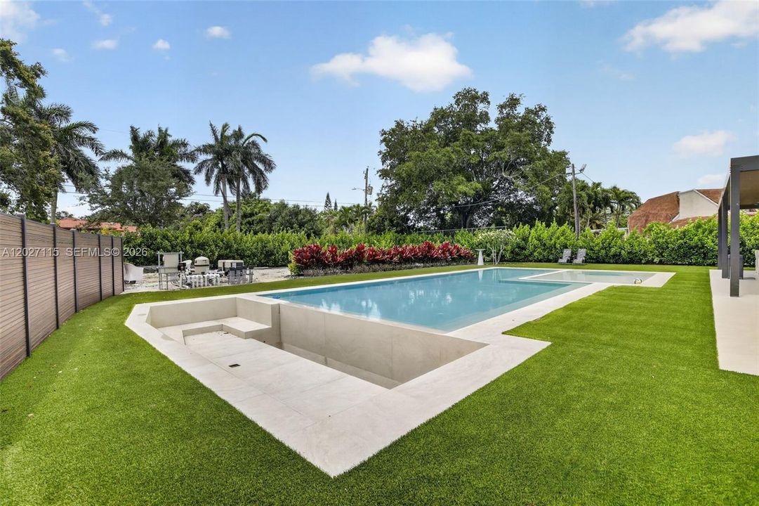 For Sale: $3,975,000 (6 beds, 6 baths, 6472 Square Feet)