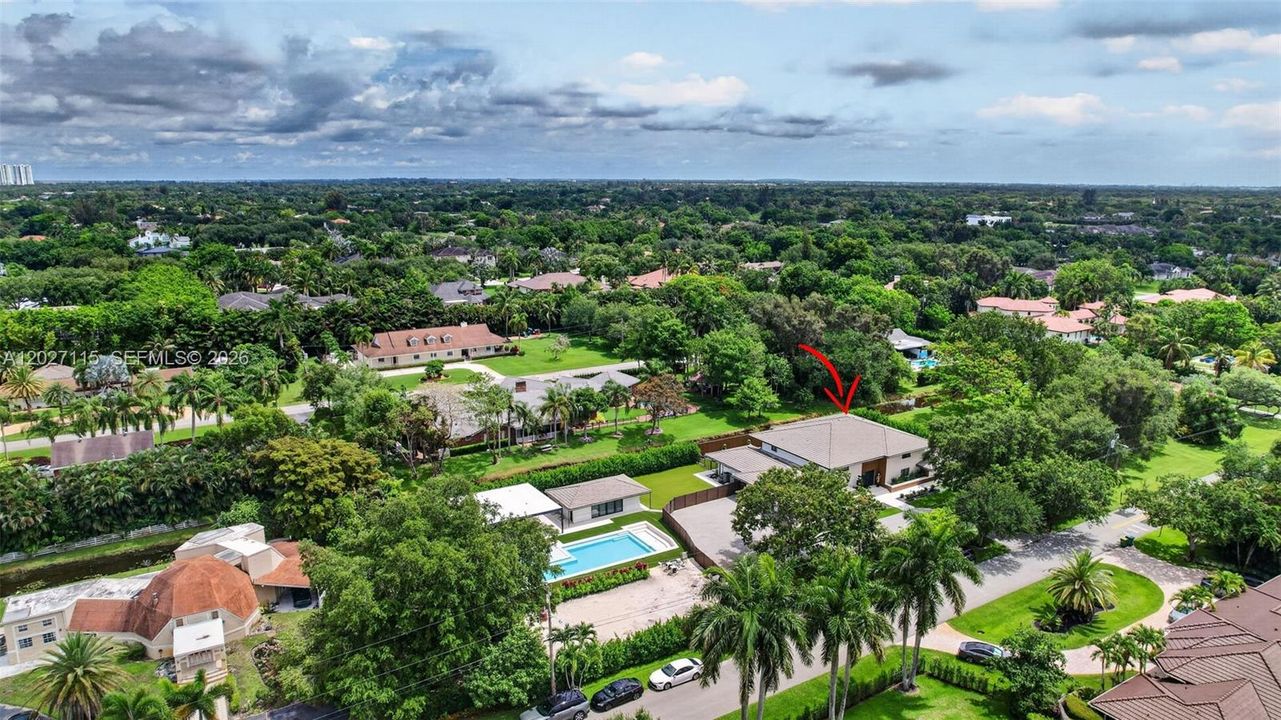 For Sale: $3,975,000 (6 beds, 6 baths, 6472 Square Feet)