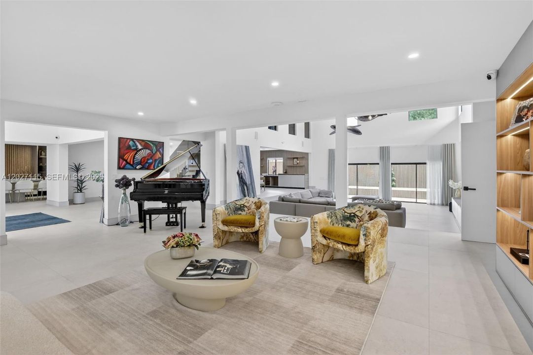 For Sale: $3,975,000 (6 beds, 6 baths, 6472 Square Feet)