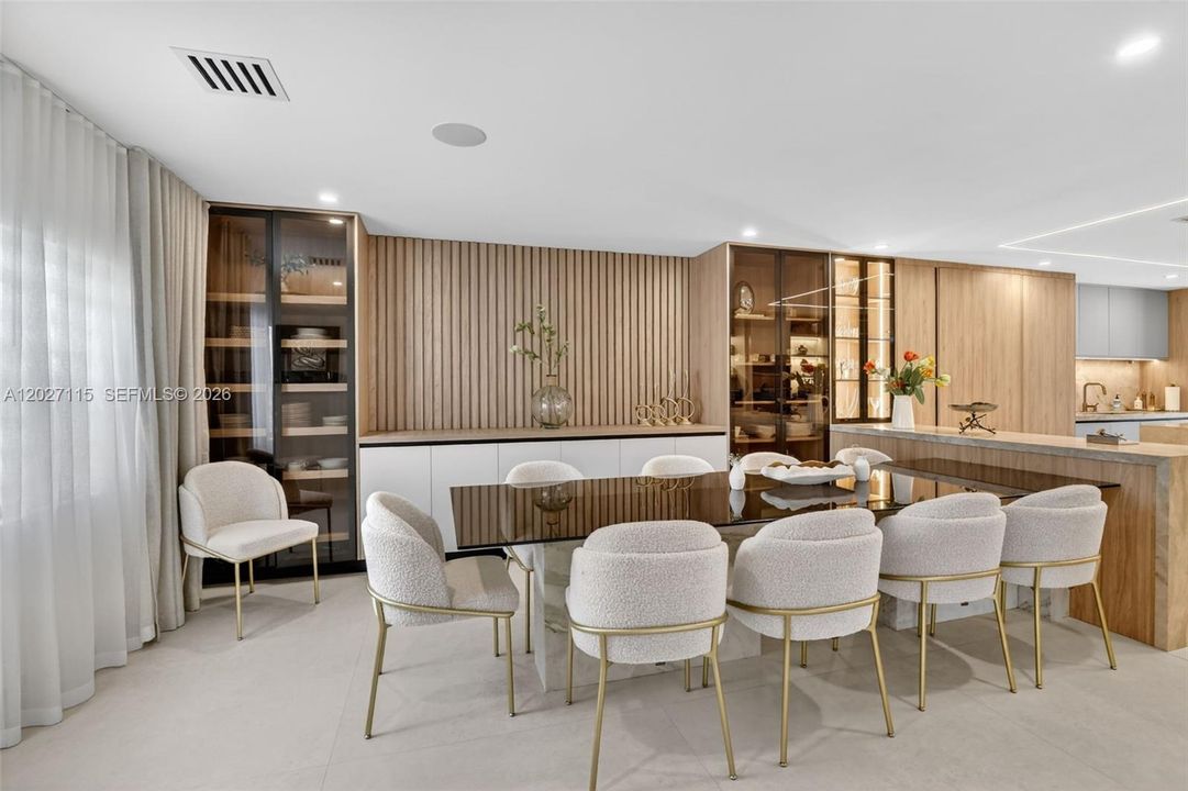 For Sale: $3,975,000 (6 beds, 6 baths, 6472 Square Feet)