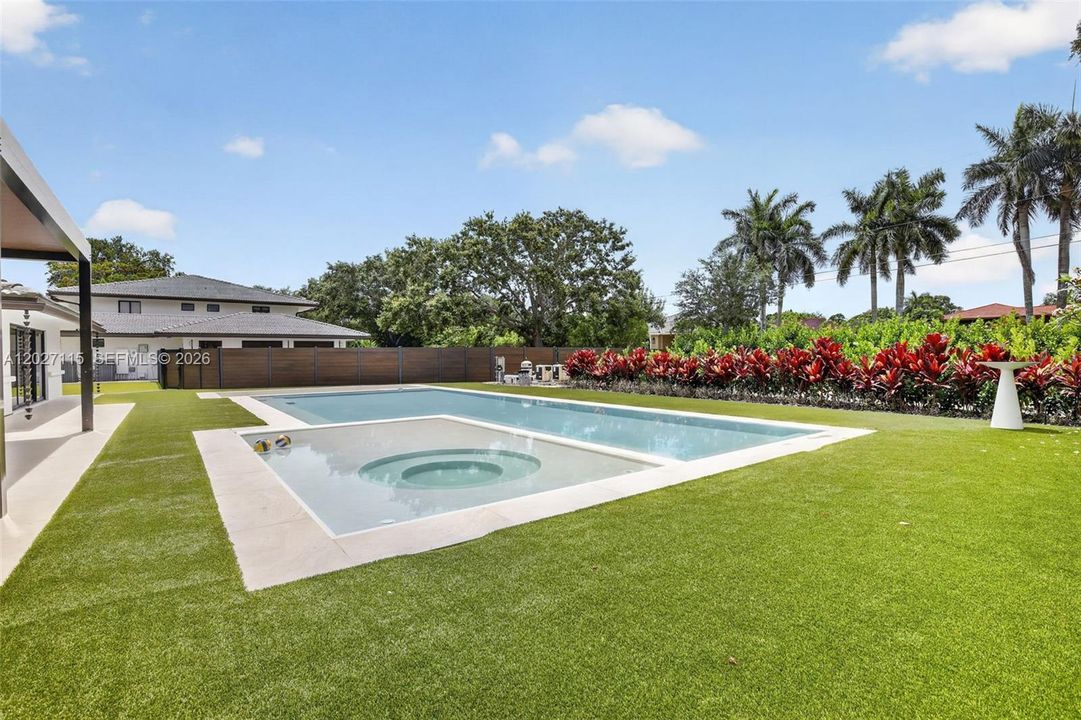 For Sale: $3,975,000 (6 beds, 6 baths, 6472 Square Feet)