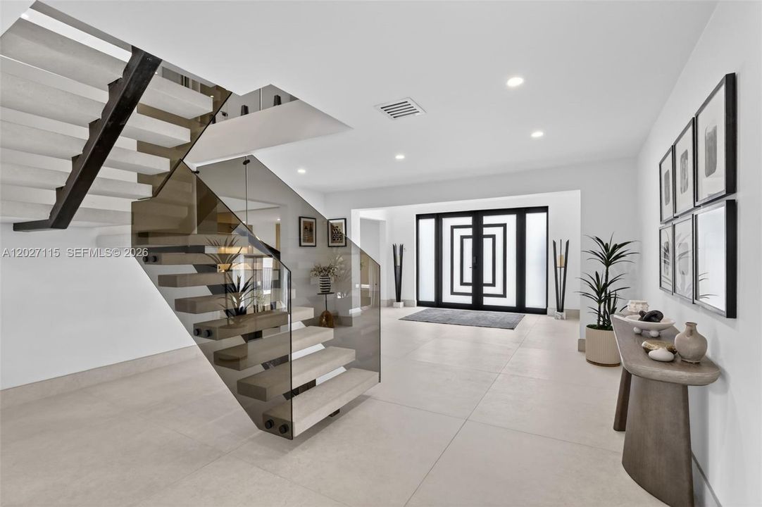 For Sale: $3,975,000 (6 beds, 6 baths, 6472 Square Feet)