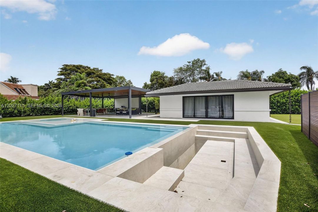For Sale: $3,975,000 (6 beds, 6 baths, 6472 Square Feet)