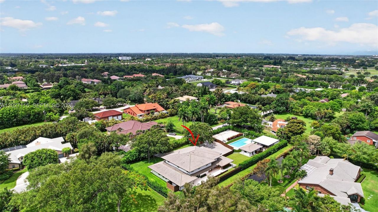 For Sale: $3,975,000 (6 beds, 6 baths, 6472 Square Feet)