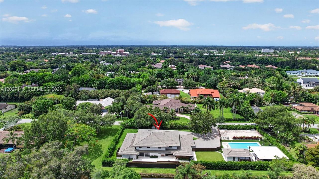 For Sale: $3,975,000 (6 beds, 6 baths, 6472 Square Feet)
