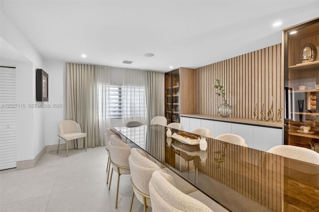 For Sale: $3,975,000 (6 beds, 6 baths, 6472 Square Feet)