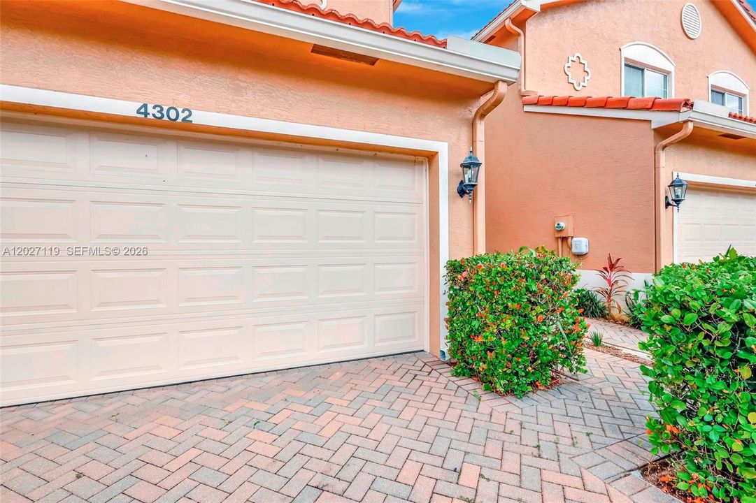 Active With Contract: $3,000 (3 beds, 2 baths, 1851 Square Feet)
