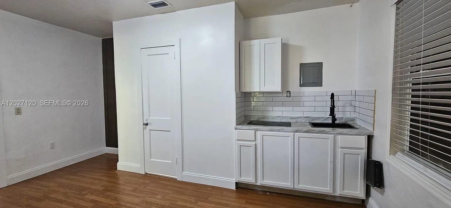 En Venta: $1,300,000 (5 camas, 2 baños, 2032 Pies cuadrados)