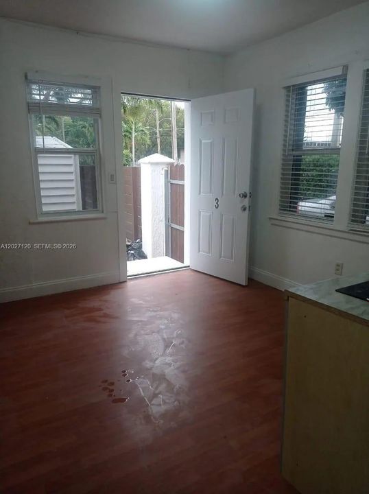 En Venta: $1,300,000 (5 camas, 2 baños, 2032 Pies cuadrados)