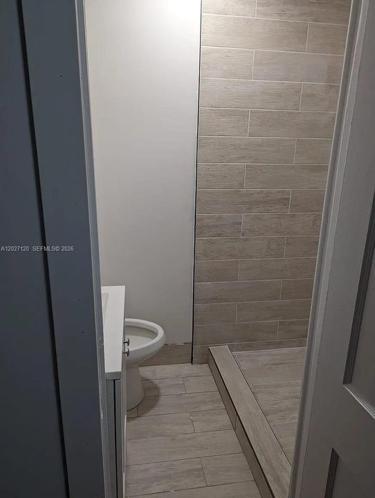 En Venta: $1,300,000 (5 camas, 2 baños, 2032 Pies cuadrados)