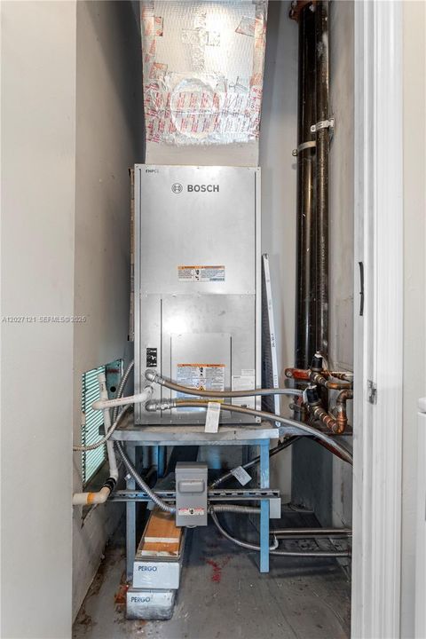 BRAND NEW AC (INSTALLED MAY 26)